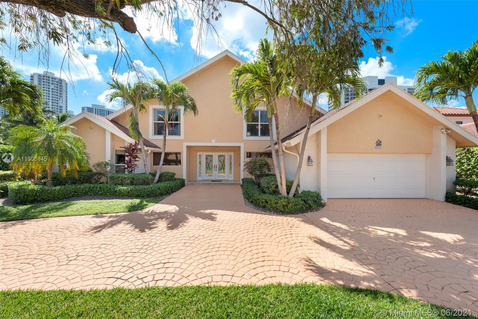 413 Holiday Dr, Hallandale Beach, Florida 33009, 4 Bedrooms Bedrooms, ,2 BathroomsBathrooms,Residential,Sold,GOLDEN ISLES,Holiday Dr,A11006845