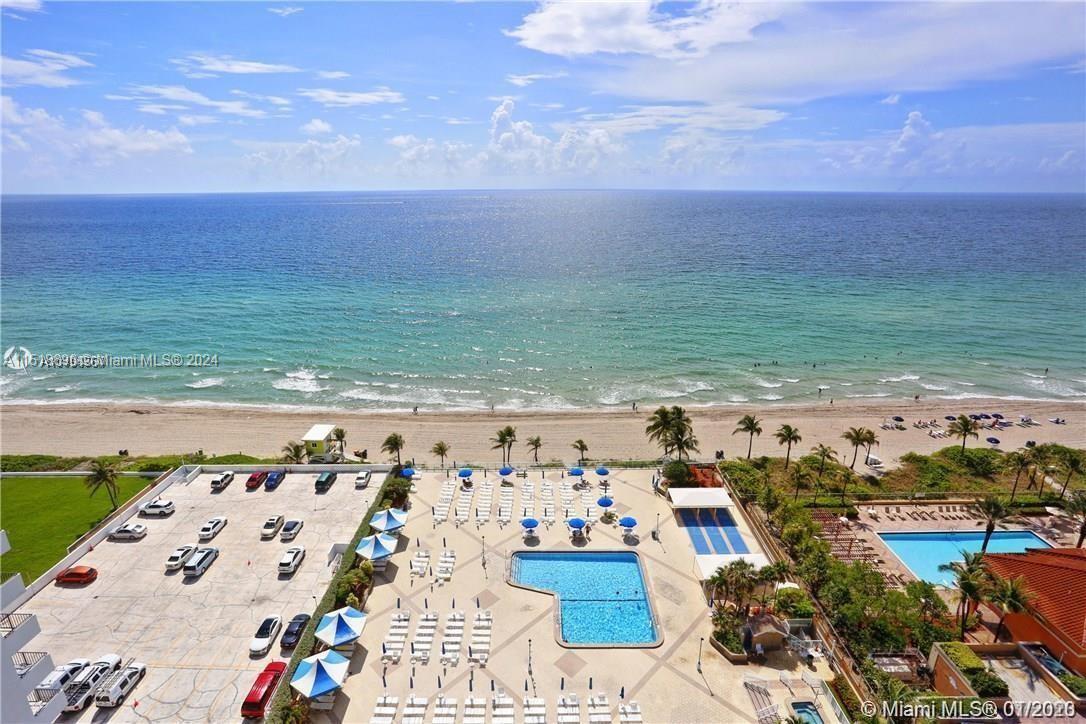 2030 Ocean Dr, Hallandale Beach, Florida 33009, 2 Bedrooms Bedrooms, ,2 BathroomsBathrooms,Residential,For Sale,Parker Plaza Estates,Ocean Dr,A11518696