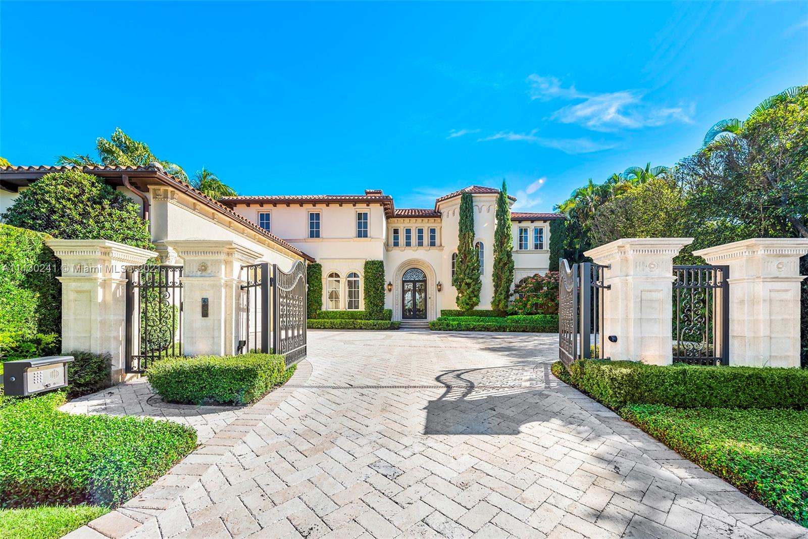 640 Island Dr, Palm Beach, Florida 33480, 6 Bedrooms Bedrooms, ,7 BathroomsBathrooms,Residential,Sold,EVERGLADES ISLAND,Island Dr,A11130241