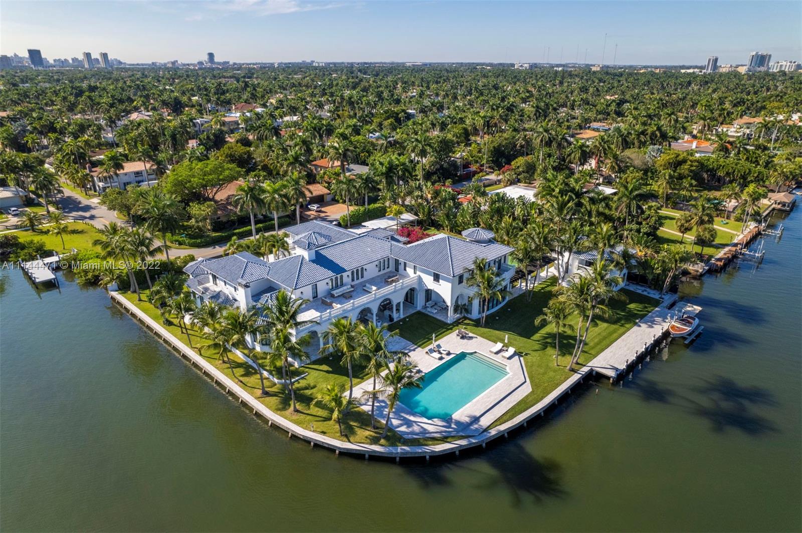 900 Northlake Dr, Hollywood, Florida 33019, 9 Bedrooms Bedrooms, ,13 BathroomsBathrooms,Residential,Sold,HOLLYWOOD LAKES SEC,Northlake Dr,A11144471