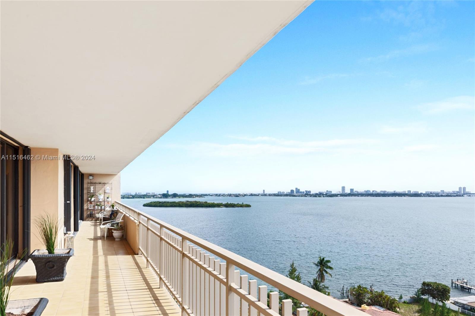 11113 Biscayne Blvd, Miami, Florida 33181, 2 Bedrooms Bedrooms, ,2 BathroomsBathrooms,Residential,Sold,Jockey Club III,Biscayne Blvd,A11516462