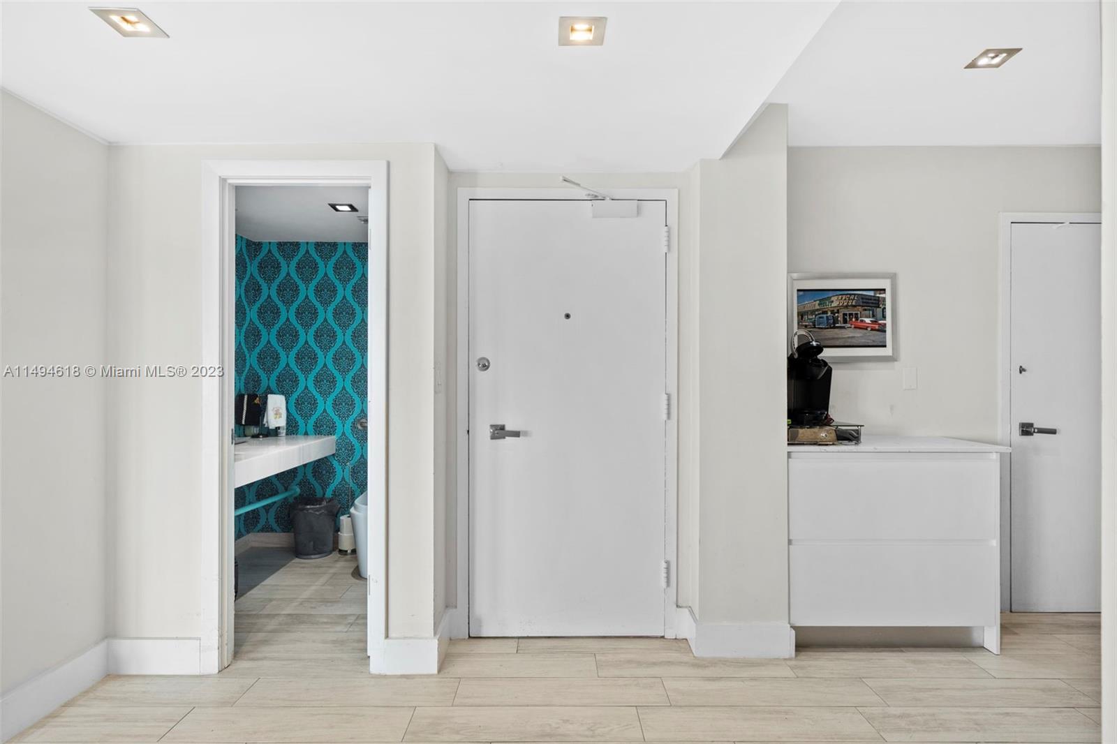 300 Bayview Dr, Sunny Isles Beach, Florida 33160, 3 Bedrooms Bedrooms, ,2 BathroomsBathrooms,Residential Lease,For Rent,ARLEN HOUSE CONDO,Bayview Dr,A11494618