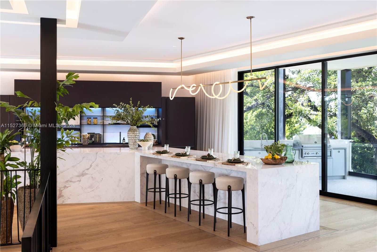 2000 Bay Rd, Miami Beach, Florida 33140, 4 Bedrooms Bedrooms, ,4 BathroomsBathrooms,Residential,Sold,SUNSET LAKE,Bay Rd,A11527366