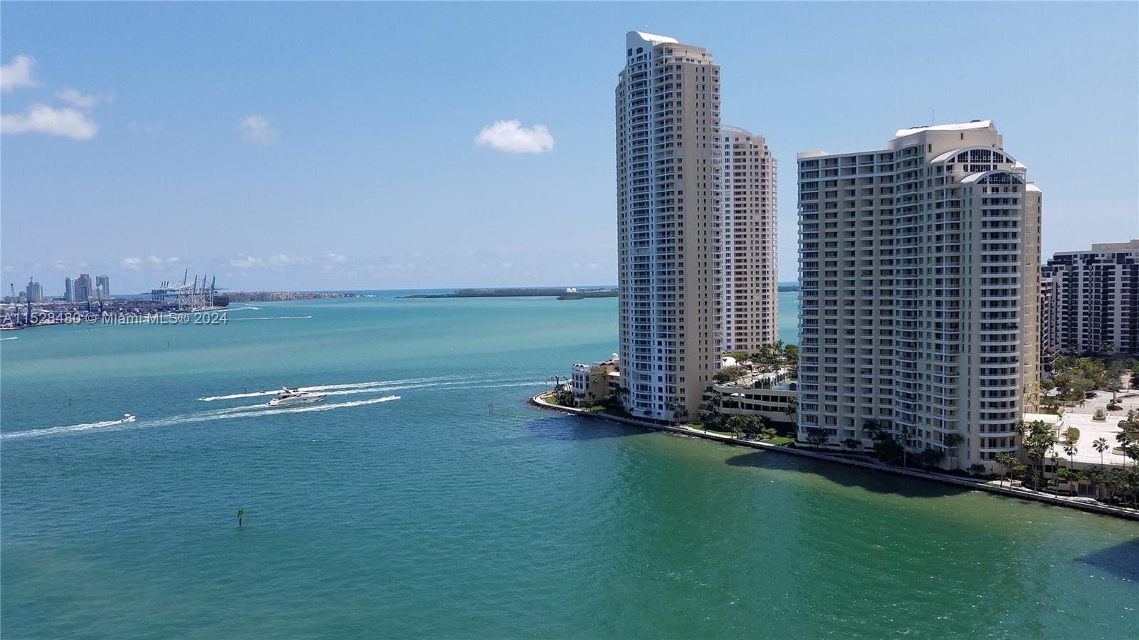 325 Biscayne Blvd, Miami, Florida 33131, 2 Bedrooms Bedrooms, ,2 BathroomsBathrooms,Residential Lease,For Rent,ONE MIAMI WEST CONDO,Biscayne Blvd,A11528480