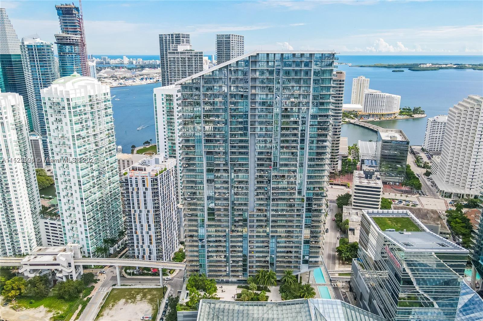 68 6th St, Miami, Florida 33131, 2 Bedrooms Bedrooms, ,2 BathroomsBathrooms,Residential Lease,For Rent,REACH CONDO,6th St,A11522024