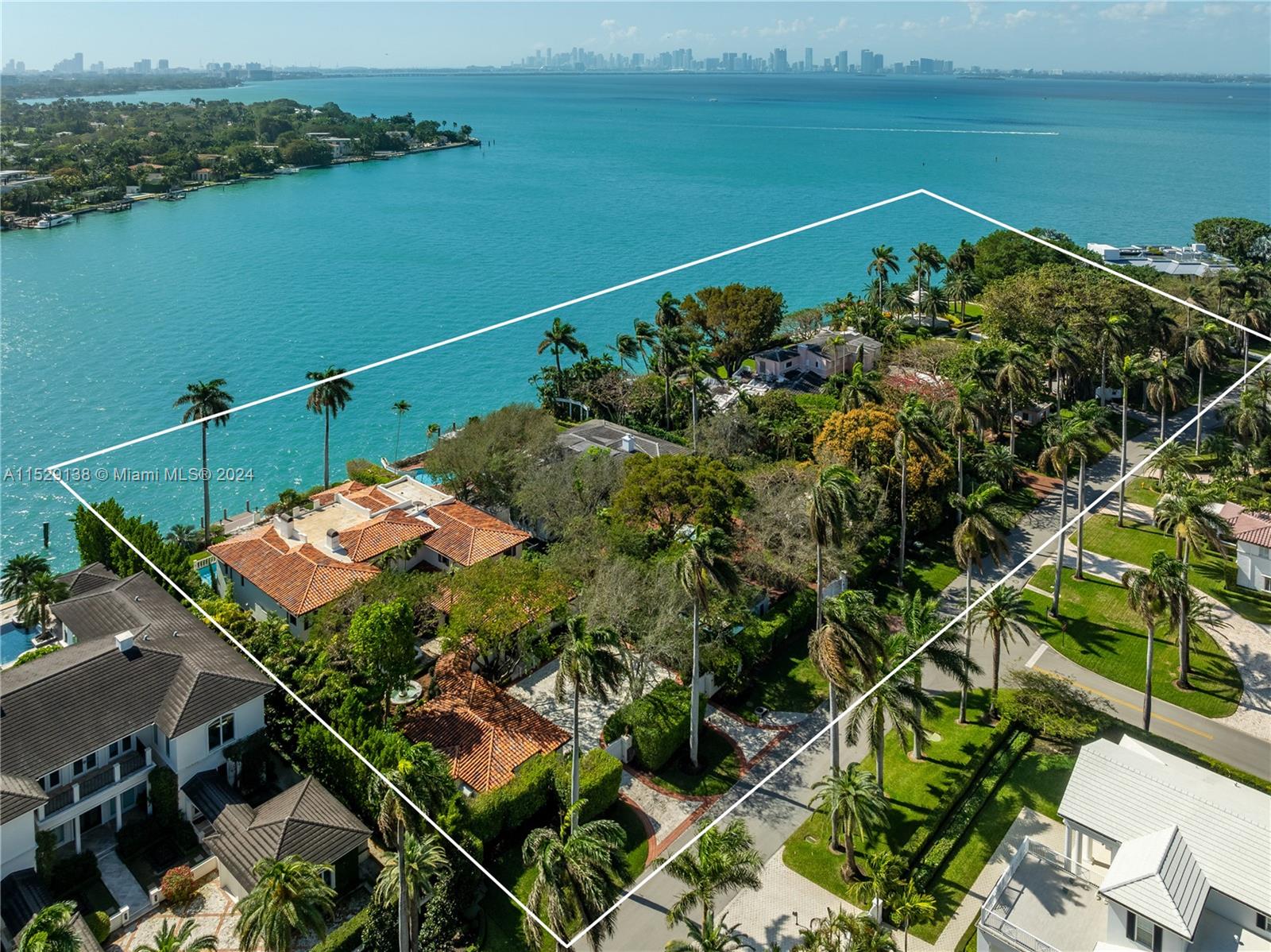 18 La Gorce Cir, Miami Beach, Florida 33141, 12 Bedrooms Bedrooms, ,16 BathroomsBathrooms,Residential,Sold,LA GORCE ISLAND,La Gorce Cir,A11529138