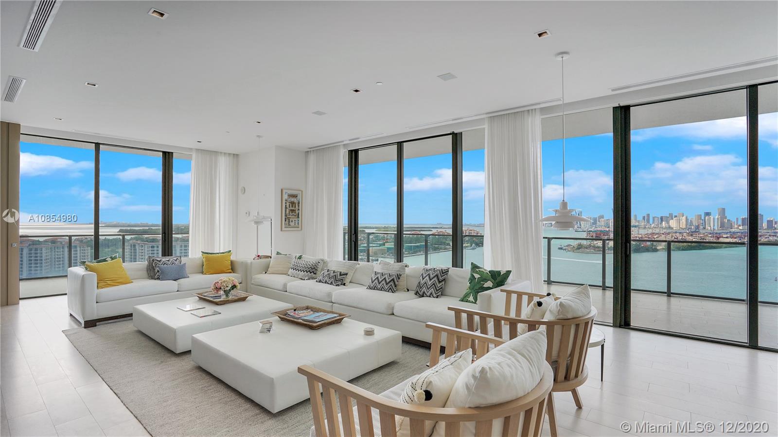 800 Pointe Dr, Miami Beach, Florida 33139, 4 Bedrooms Bedrooms, ,4 BathroomsBathrooms,Residential,Sold,Apogee Condo,Pointe Dr,A10854980