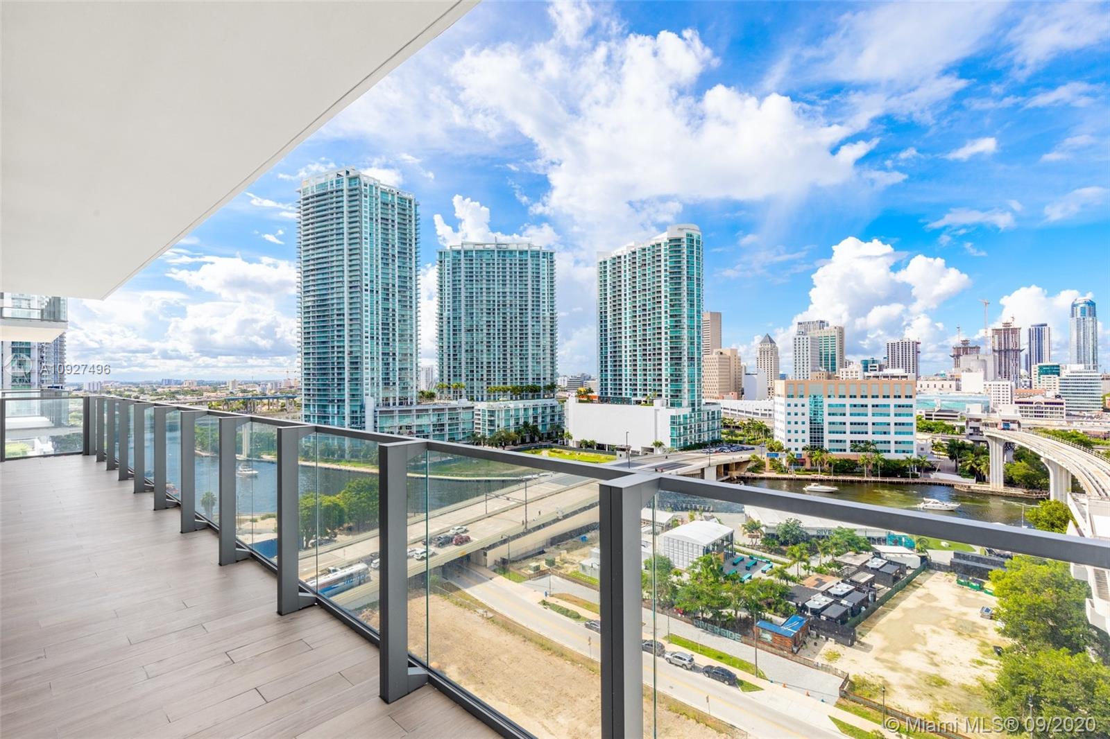 68 6th St, Miami, Florida 33131, 2 Bedrooms Bedrooms, ,2 BathroomsBathrooms,Residential,Sold,REACH CONDO,6th St,A10927496