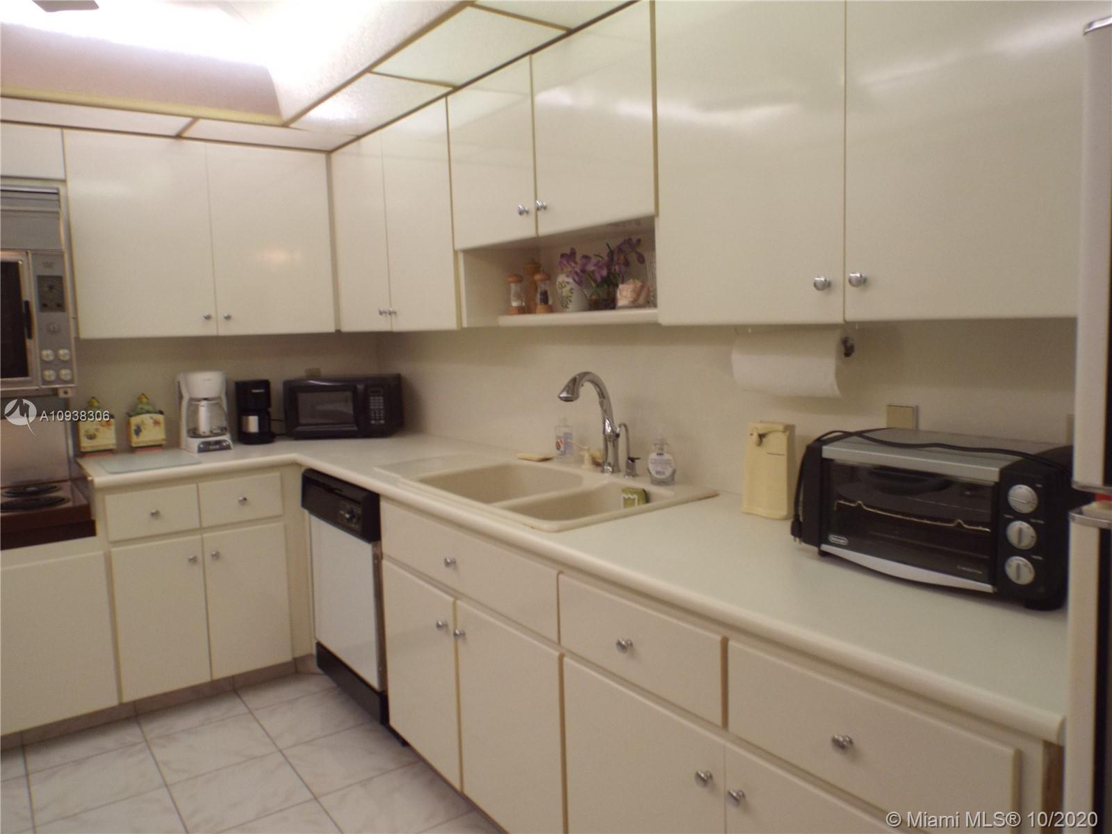 1904 Ocean Dr, Hallandale Beach, Florida 33009, 1 Bedroom Bedrooms, ,1 BathroomBathrooms,Residential,Sold,LA MER ESTATES SOUTH COND,Ocean Dr,A10938306