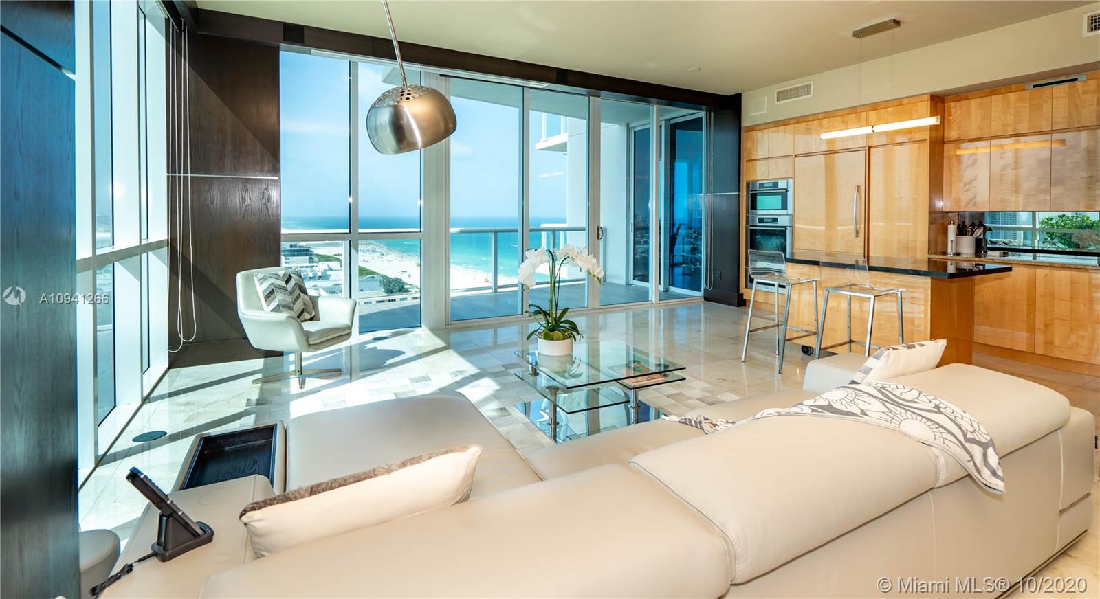 50 Pointe Dr, Miami Beach, Florida 33139, 2 Bedrooms Bedrooms, ,2 BathroomsBathrooms,Residential,Sold,CONTINUUM ON SOUTH BEACH,Pointe Dr,A10941266