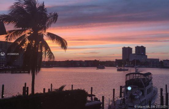 200 Golden Isles Dr, Hallandale Beach, Florida 33009, 2 Bedrooms Bedrooms, ,2 BathroomsBathrooms,Residential,Sold,Lindal Apartments Condomi,Golden Isles Dr,A10956325