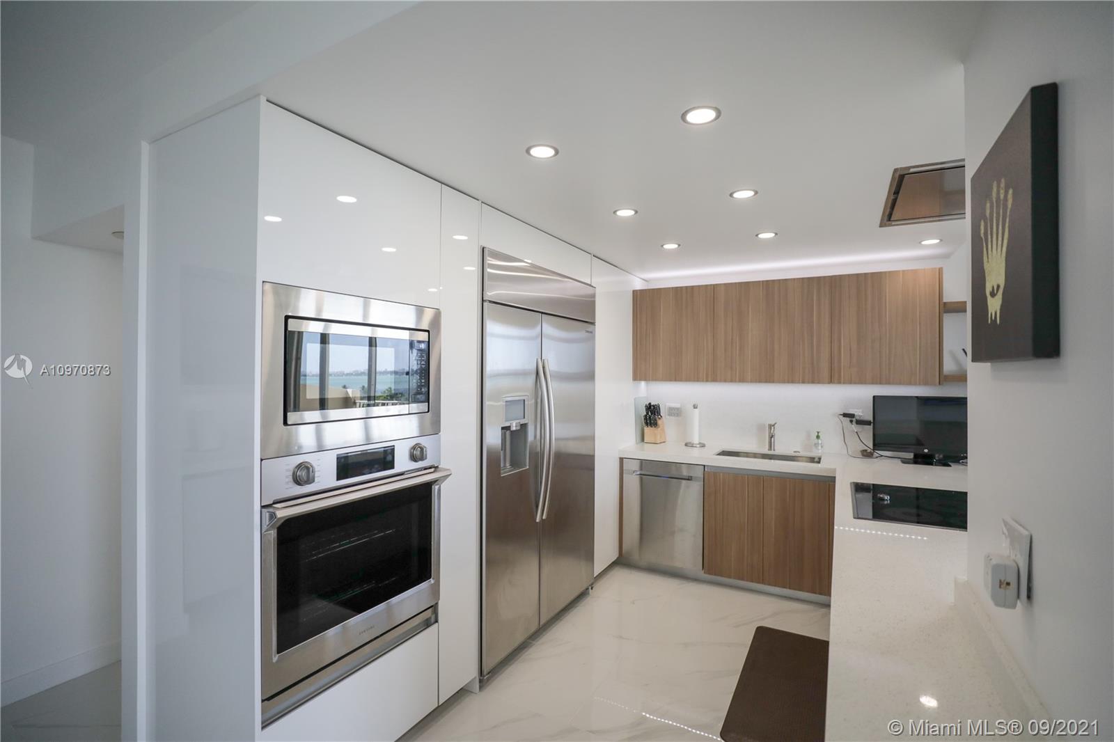 11111 Biscayne Blvd, Miami, Florida 33181, 2 Bedrooms Bedrooms, ,2 BathroomsBathrooms,Residential,Sold,Jockey Club II,Biscayne Blvd,A10970873