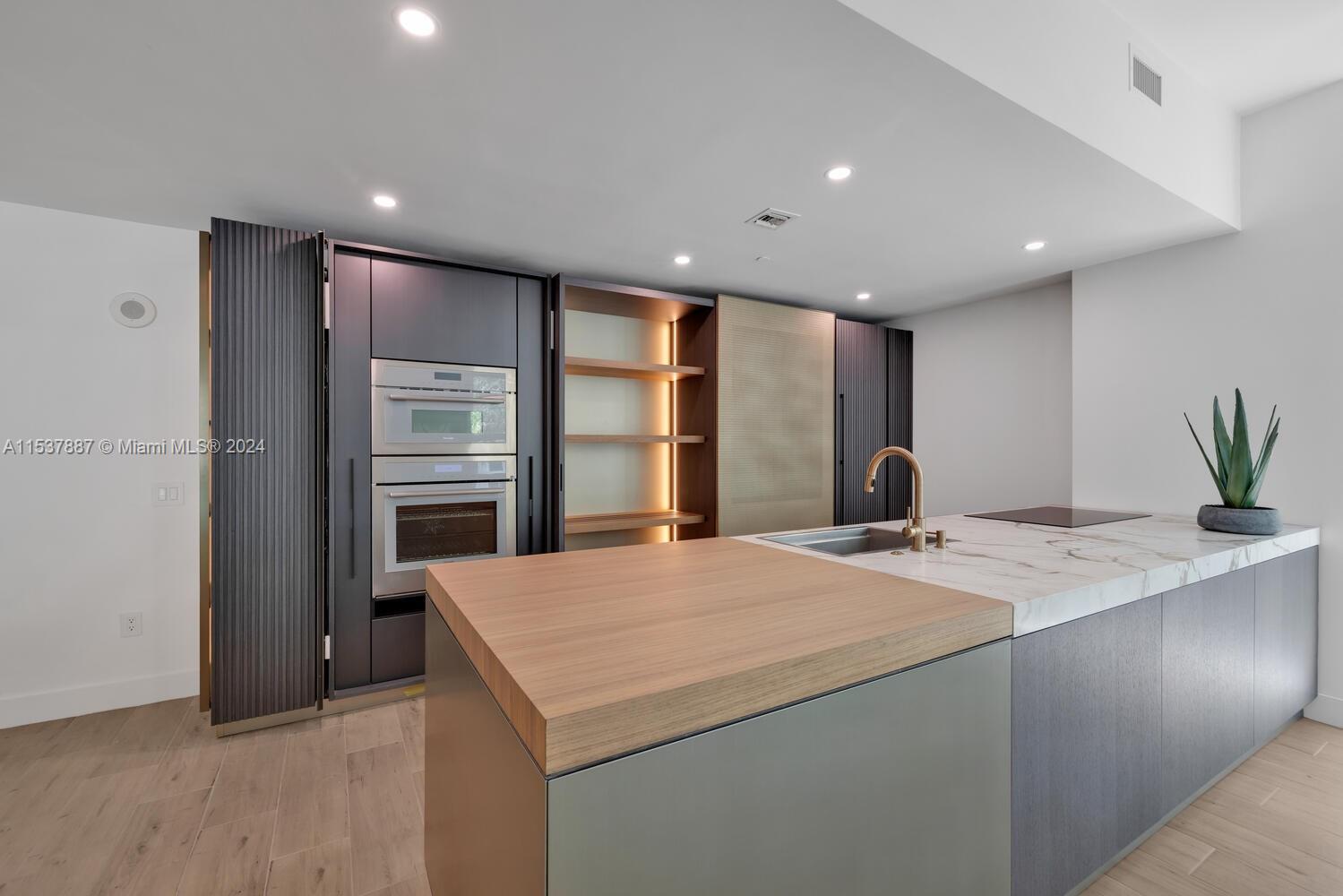 950 Brickell Bay Dr, Miami, Florida 33131, 2 Bedrooms Bedrooms, ,2 BathroomsBathrooms,Residential Lease,For Rent,THE PLAZA 851 BRICKELL CO,Brickell Bay Dr,A11537887