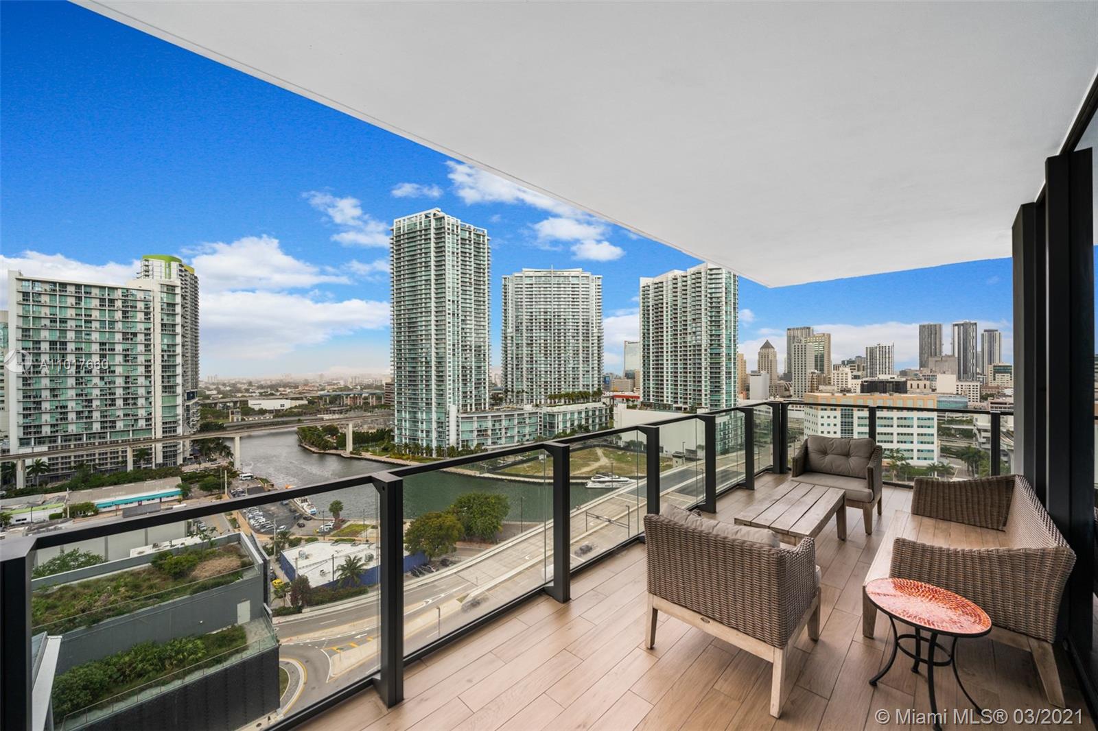 68 6th St, Miami, Florida 33131, 2 Bedrooms Bedrooms, ,2 BathroomsBathrooms,Residential,Sold,REACH,6th St,A11017660
