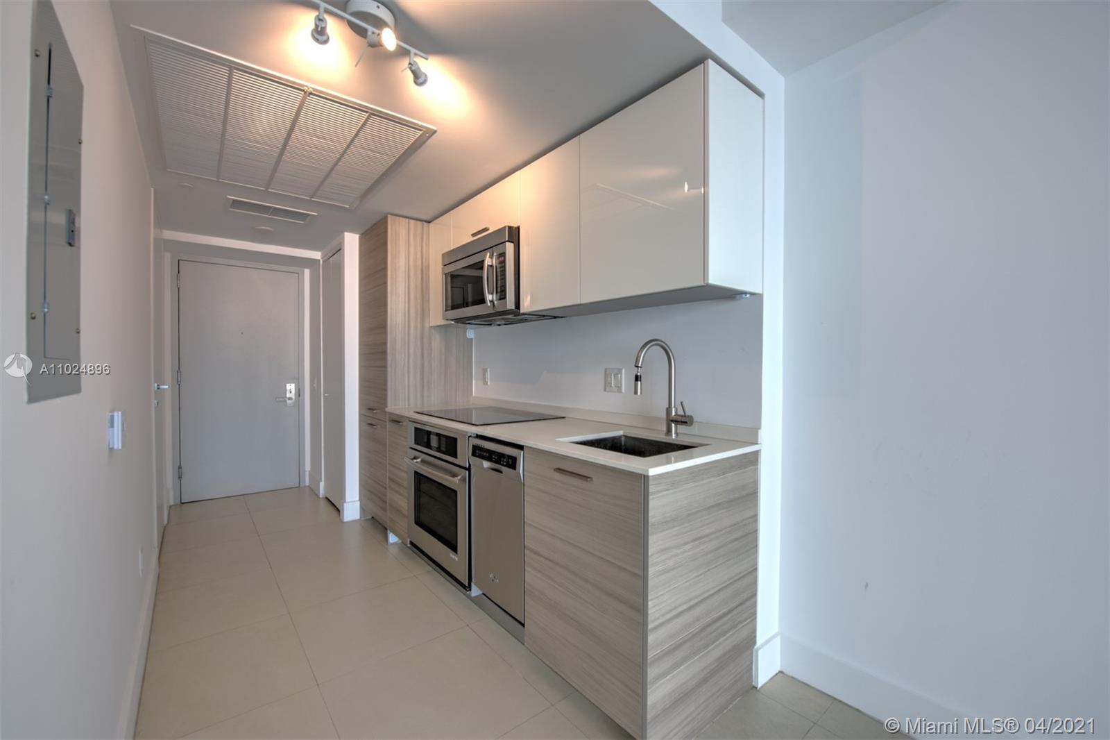 1300 Brickell Bay Dr, Miami, Florida 33131, ,1 BathroomBathrooms,Residential,Sold,BRICKELLHOUSE CONDO,Brickell Bay Dr,A11024896