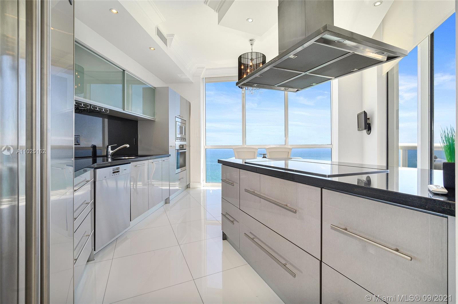 18201 Collins Ave, Sunny Isles Beach, Florida 33160, 2 Bedrooms Bedrooms, ,2 BathroomsBathrooms,Residential,Sold,TRUMP ROYALE,Collins Ave,A11025162