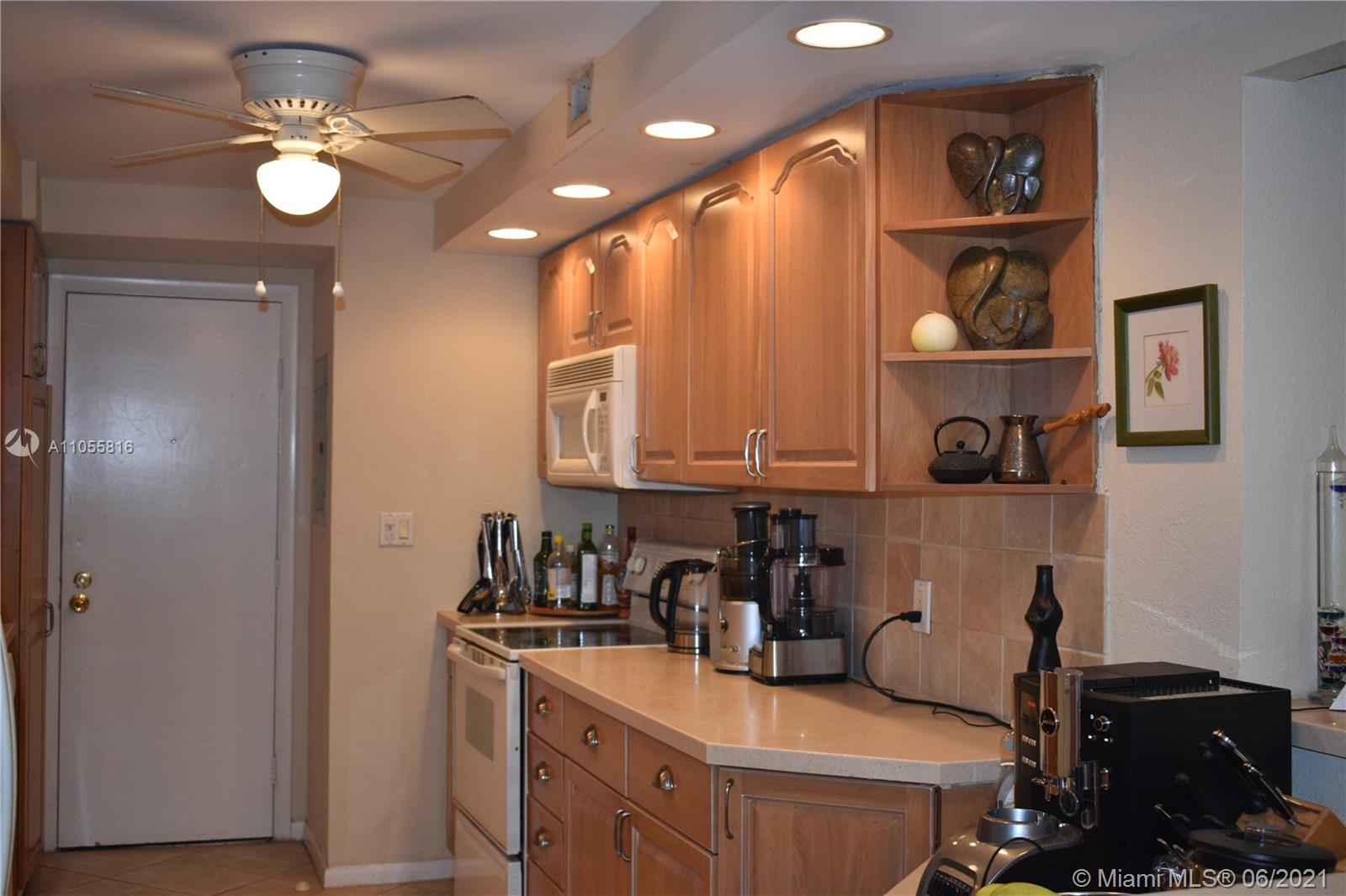 1904 Ocean Dr, Hallandale Beach, Florida 33009, 2 Bedrooms Bedrooms, ,2 BathroomsBathrooms,Residential,Sold,La Mer Estate South Condo,Ocean Dr,A11055816