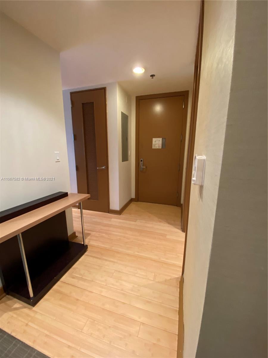 1395 Brickell Ave, Miami, Florida 33131, 2 Bedrooms Bedrooms, ,2 BathroomsBathrooms,Residential,Sold,MAYFIELD CONDO,Brickell Ave,A11067582