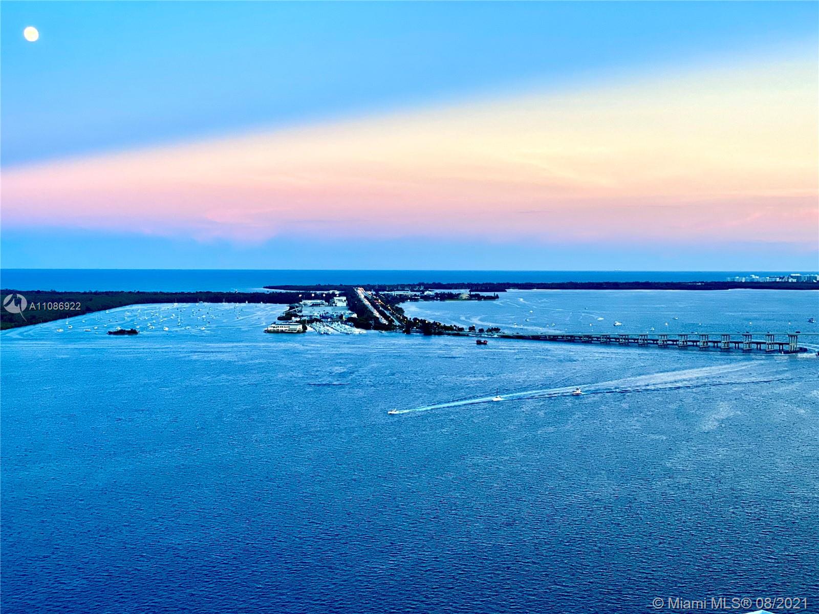 1300 Brickell Bay Dr, Miami, Florida 33131, 2 Bedrooms Bedrooms, ,3 BathroomsBathrooms,Residential,Sold,Brickell House,Brickell Bay Dr,A11086922