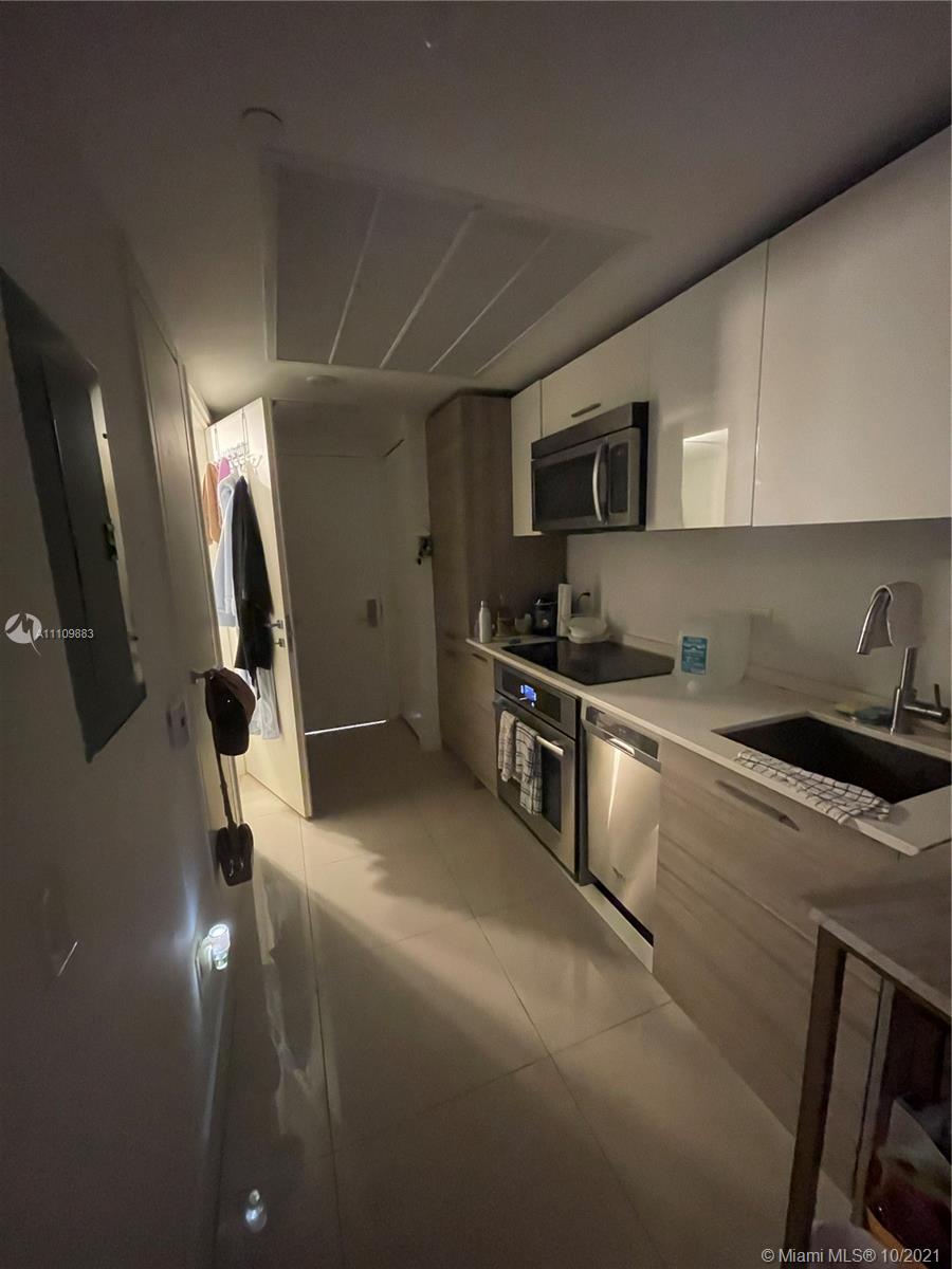 1300 Brickell Bay Dr, Miami, Florida 33131, ,1 BathroomBathrooms,Residential,Sold,BRICKELL HOUSE,Brickell Bay Dr,A11109883