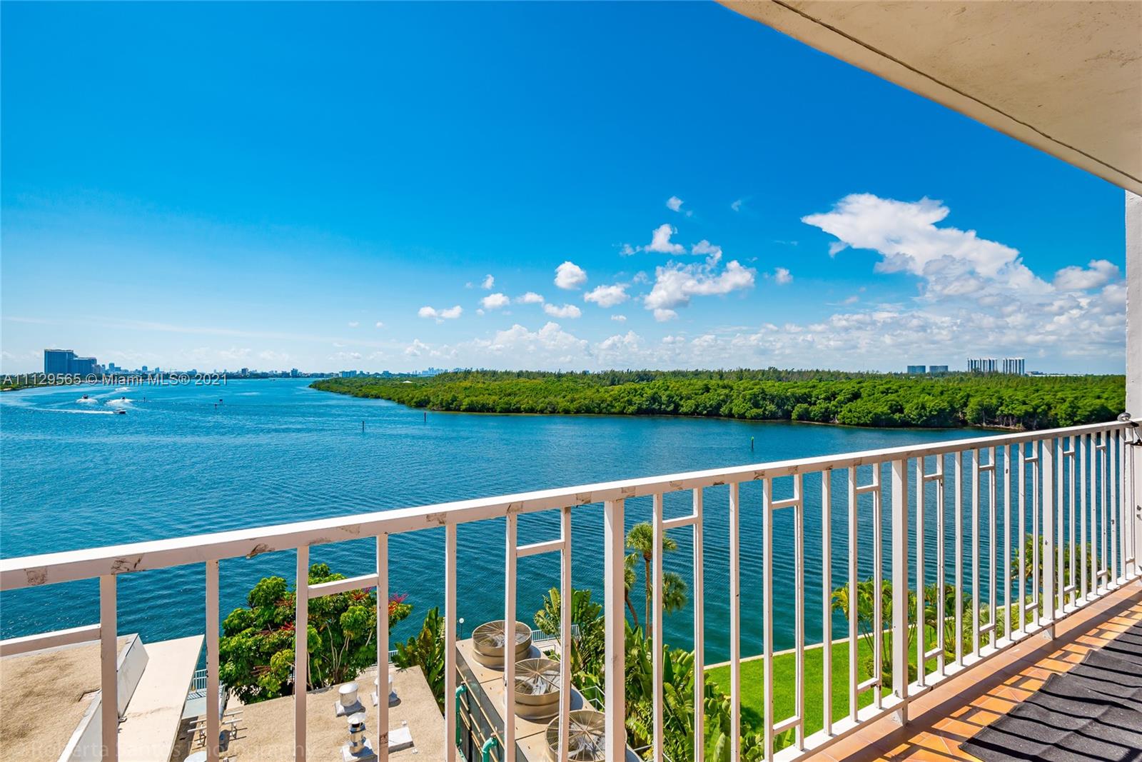 500 Bayview Dr, Sunny Isles Beach, Florida 33160, 2 Bedrooms Bedrooms, ,2 BathroomsBathrooms,Residential,Sold,ARLEN HOUSE,Bayview Dr,A11129565