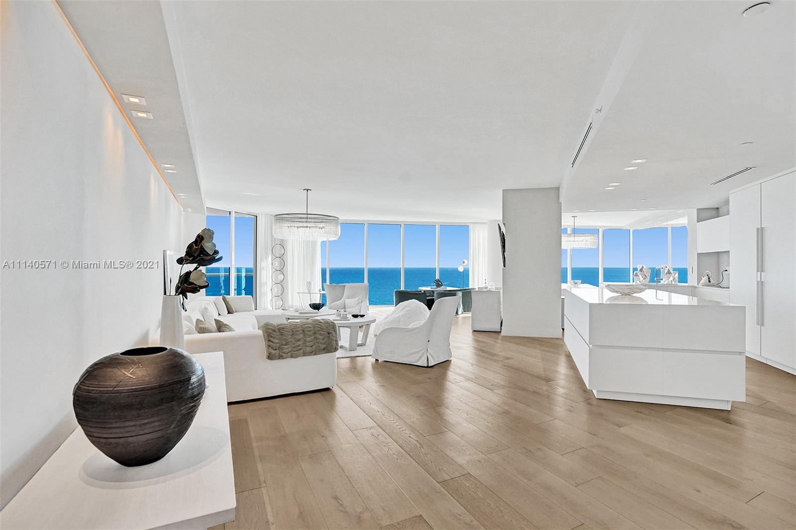 2711 Ocean Dr, Hollywood, Florida 33019, 3 Bedrooms Bedrooms, ,3 BathroomsBathrooms,Residential,Sold,TRUMP HOLLYWOOD,Ocean Dr,A11140571