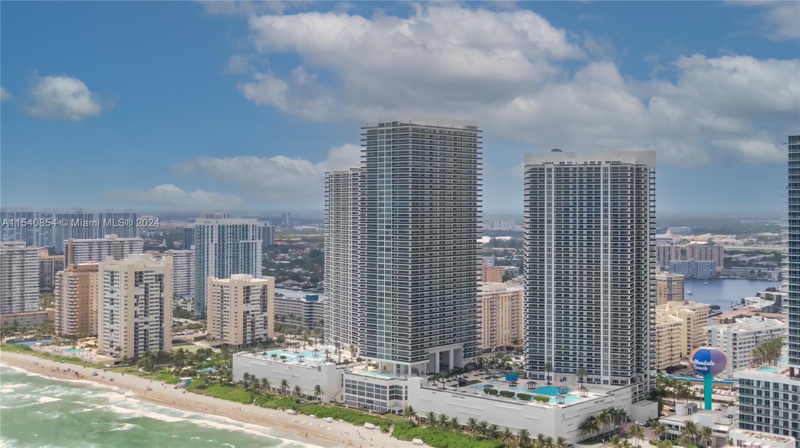 1830 Ocean Dr, Hallandale Beach, Florida 33009, 3 Bedrooms Bedrooms, ,3 BathroomsBathrooms,Residential,For Sale,BEACH CLUB TWO,Ocean Dr,A11540854