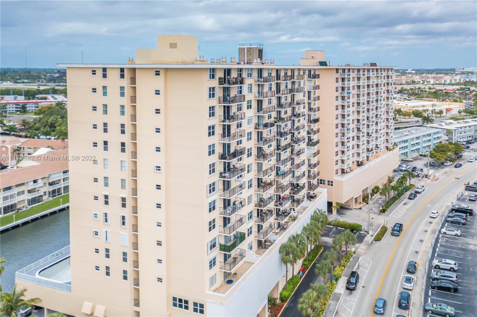 427 Golden Isles Dr, Hallandale Beach, Florida 33009, 2 Bedrooms Bedrooms, ,2 BathroomsBathrooms,Residential,Sold,Golden Horn South,Golden Isles Dr,A11173682