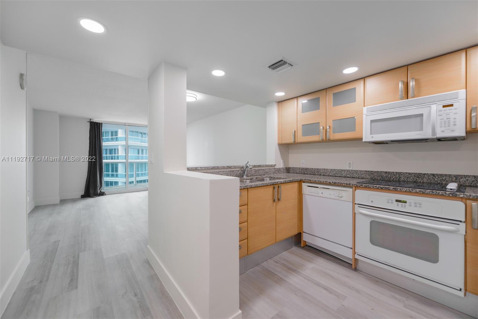 2101 Brickell Ave, Miami, Florida 33129, 1 Bedroom Bedrooms, ,1 BathroomBathrooms,Residential,Sold,SKYLINE AT BRICKELL,Brickell Ave,A11192717