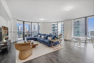 1000 Brickell Plz, Miami, Florida 33131, 3 Bedrooms Bedrooms, ,3 BathroomsBathrooms,Residential,Sold,BRICKELL FLATIRON,Brickell Plz,A11175147