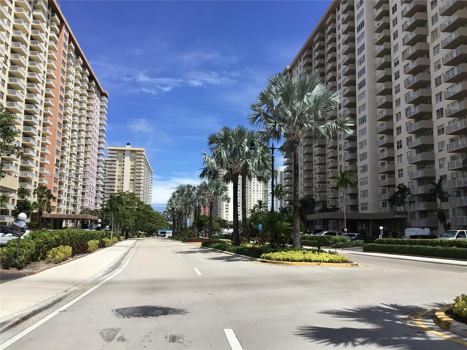 250 174th St, Sunny Isles Beach, Florida 33160, 1 Bedroom Bedrooms, ,2 BathroomsBathrooms,Residential,Sold,WINSTON TOWERS 100,174th St,A11238608