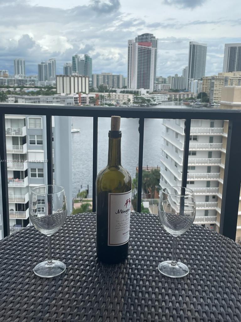 427 Golden Isles Dr, Hallandale Beach, Florida 33009, 2 Bedrooms Bedrooms, ,2 BathroomsBathrooms,Residential,Sold,GOLDEN HORN SOUTH,Golden Isles Dr,A11270976