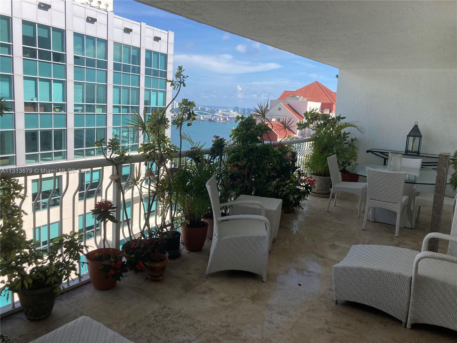 1200 Brickell Bay Dr, Miami, Florida 33131, 2 Bedrooms Bedrooms, ,2 BathroomsBathrooms,Residential,Sold,The Club at Brickell,Brickell Bay Dr,A11313679