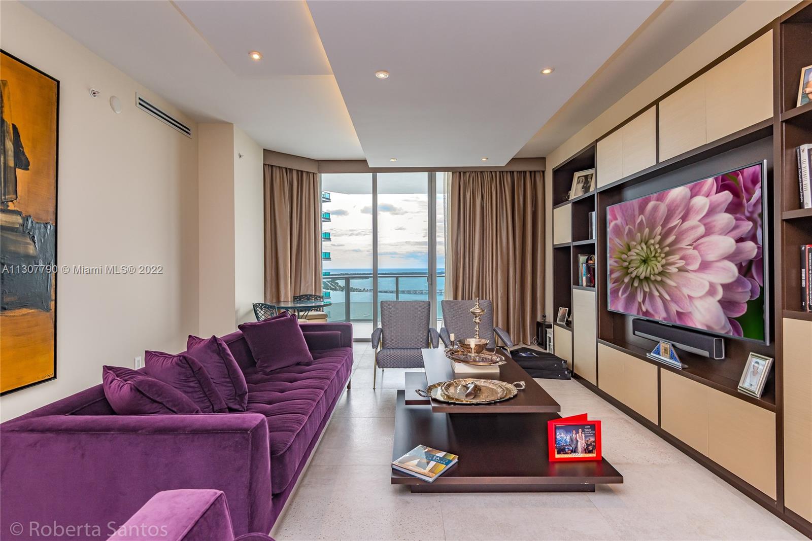 1300 Brickell Bay Dr, Miami, Florida 33131, 3 Bedrooms Bedrooms, ,3 BathroomsBathrooms,Residential,Sold,Brickell House,Brickell Bay Dr,A11307790