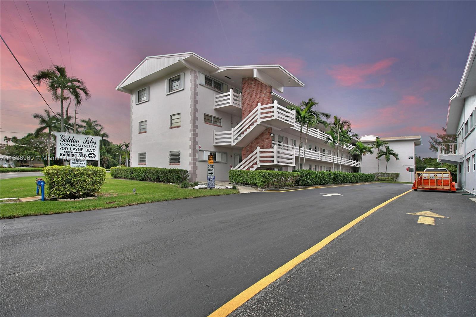 700 Layne Blvd, Hallandale Beach, Florida 33009, 2 Bedrooms Bedrooms, ,2 BathroomsBathrooms,Residential,Sold,GOLDEN ISLES,Layne Blvd,A11336960