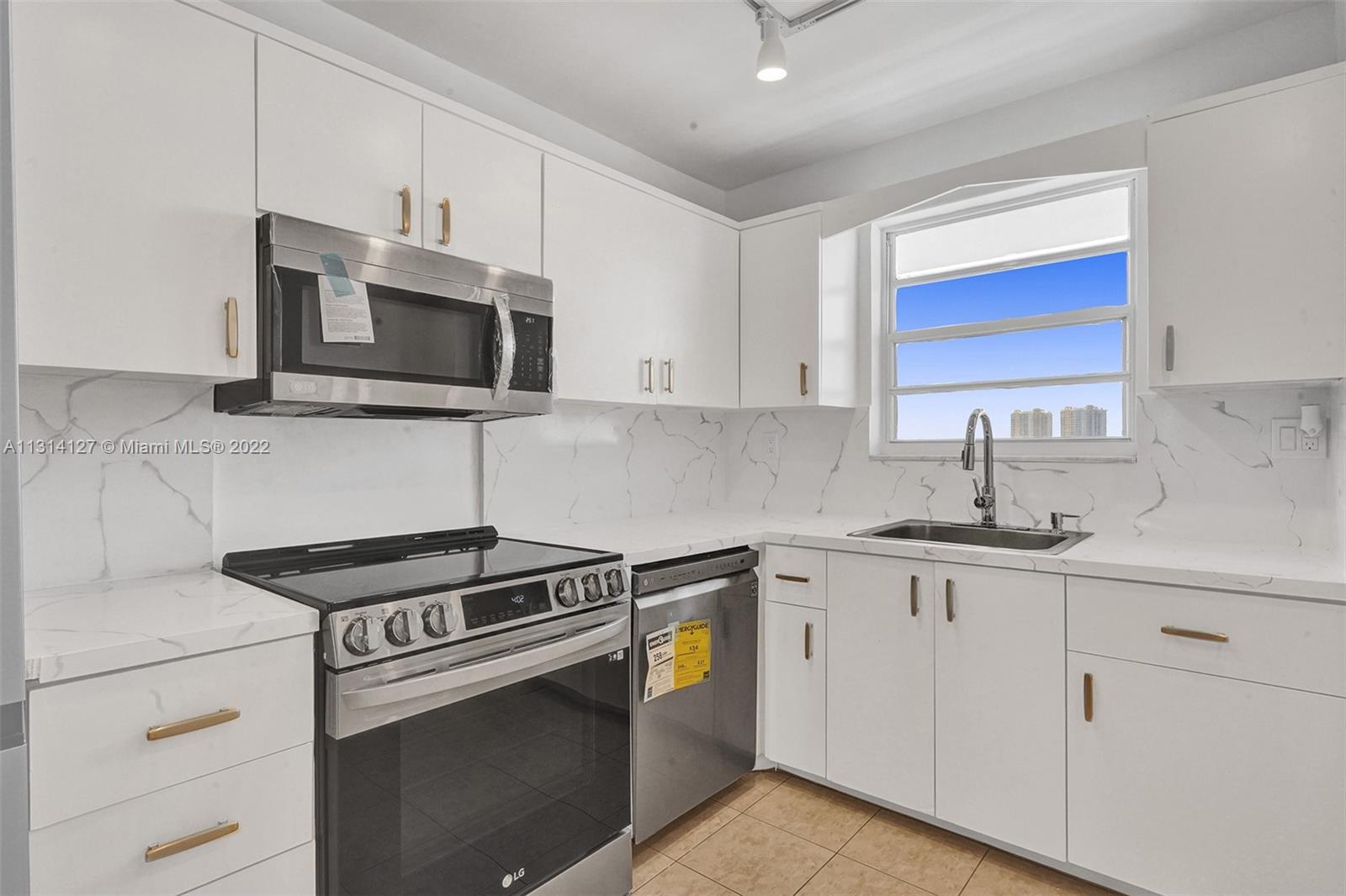 137 Golden Isles Dr, Hallandale Beach, Florida 33009, 2 Bedrooms Bedrooms, ,2 BathroomsBathrooms,Residential,Sold,GOLDEN SURF TOWERS CONDO,Golden Isles Dr,A11314127