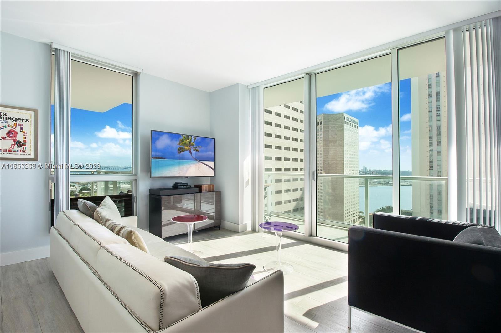 300 Biscayne Blvd, Miami, Florida 33131, 2 Bedrooms Bedrooms, ,2 BathroomsBathrooms,Residential,Sold,Met 1,Biscayne Blvd,A11357358