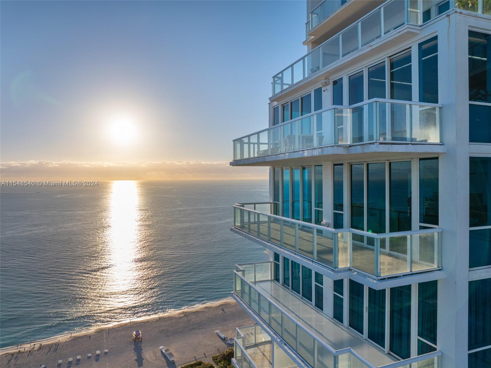 50 Pointe Dr, Miami Beach, Florida 33139, 4 Bedrooms Bedrooms, ,4 BathroomsBathrooms,Residential,Sold,CONTINUUM ON SOUTH BEACH,Pointe Dr,A11548540