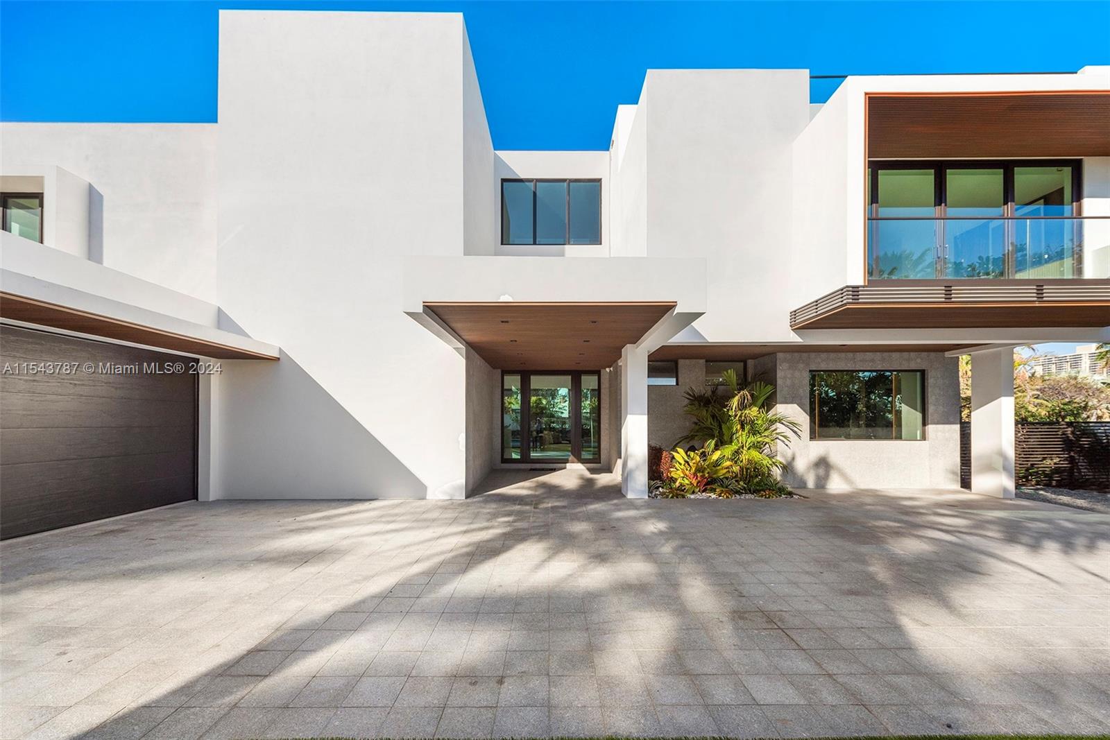 128 Ocean Blvd, Golden Beach, Florida 33160, 6 Bedrooms Bedrooms, ,7 BathroomsBathrooms,Residential Lease,For Rent,GOLDEN BEACH SEC C,Ocean Blvd,A11543787