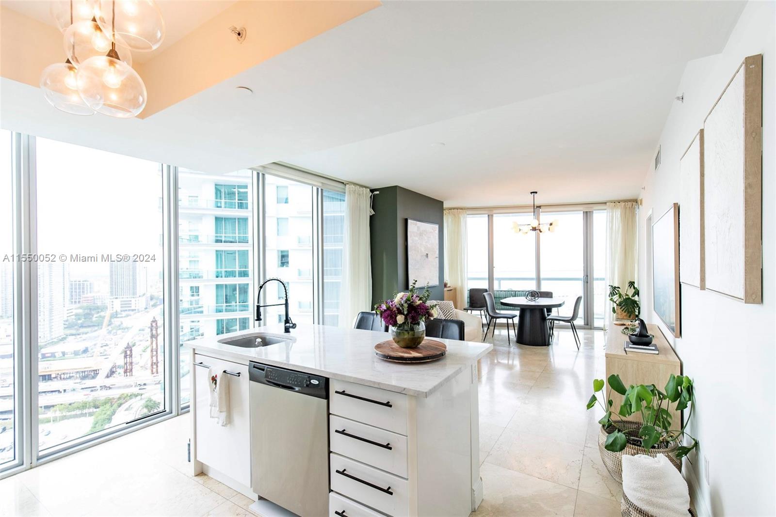 888 Biscayne Blvd, Miami, Florida 33132, 2 Bedrooms Bedrooms, ,2 BathroomsBathrooms,Residential Lease,For Rent,MARINABLUE CONDO,Biscayne Blvd,A11550052