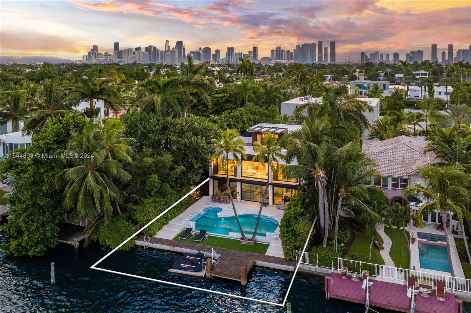 247 Rivo Alto Dr, Miami Beach, Florida 33139, 6 Bedrooms Bedrooms, ,6 BathroomsBathrooms,Residential,Sold,RIVO ALTO AMD,Rivo Alto Dr,A11544803