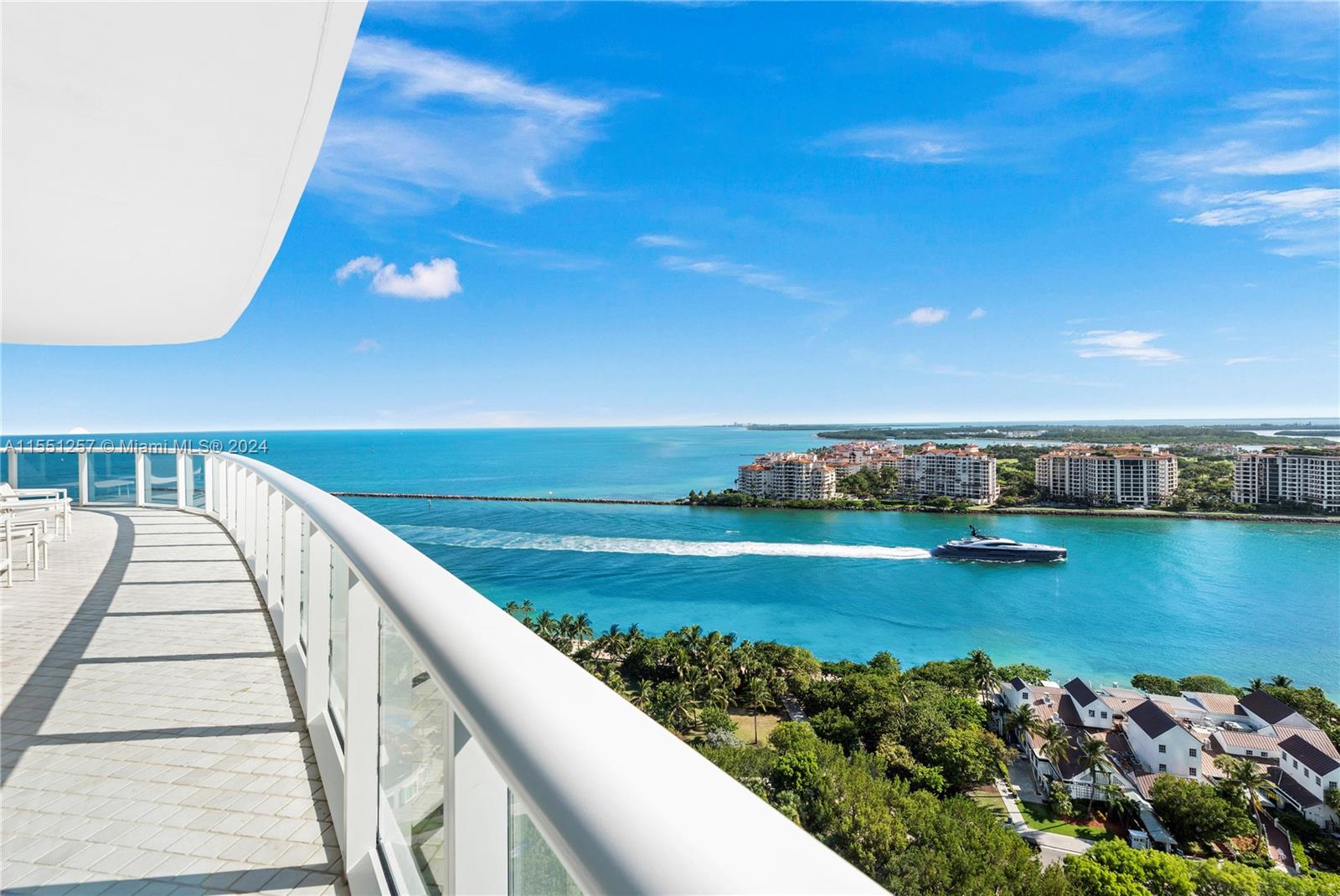 100 Pointe Dr, Miami Beach, Florida 33139, 3 Bedrooms Bedrooms, ,3 BathroomsBathrooms,Residential,Sold,CONTINUUM ON SOUTH BEACH,Pointe Dr,A11551257