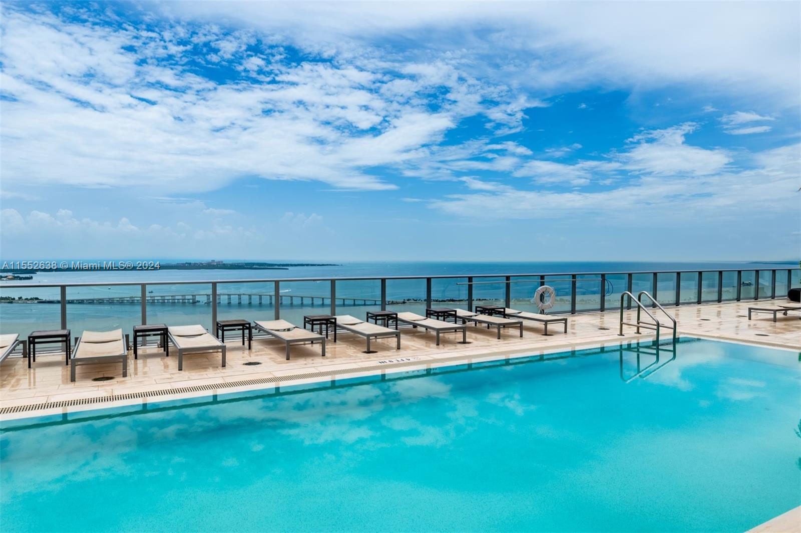 1300 Brickell Bay Dr, Miami, Florida 33131, 3 Bedrooms Bedrooms, ,3 BathroomsBathrooms,Residential Lease,For Rent,BRICKELL HOUSE CONDO,Brickell Bay Dr,A11552638