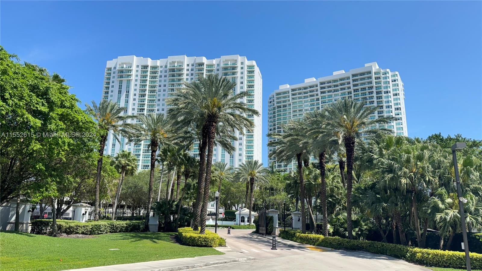 3201 183rd St, Aventura, Florida 33160, 3 Bedrooms Bedrooms, ,3 BathroomsBathrooms,Residential,For Sale,PENINSULA 1,183rd St,A11552615