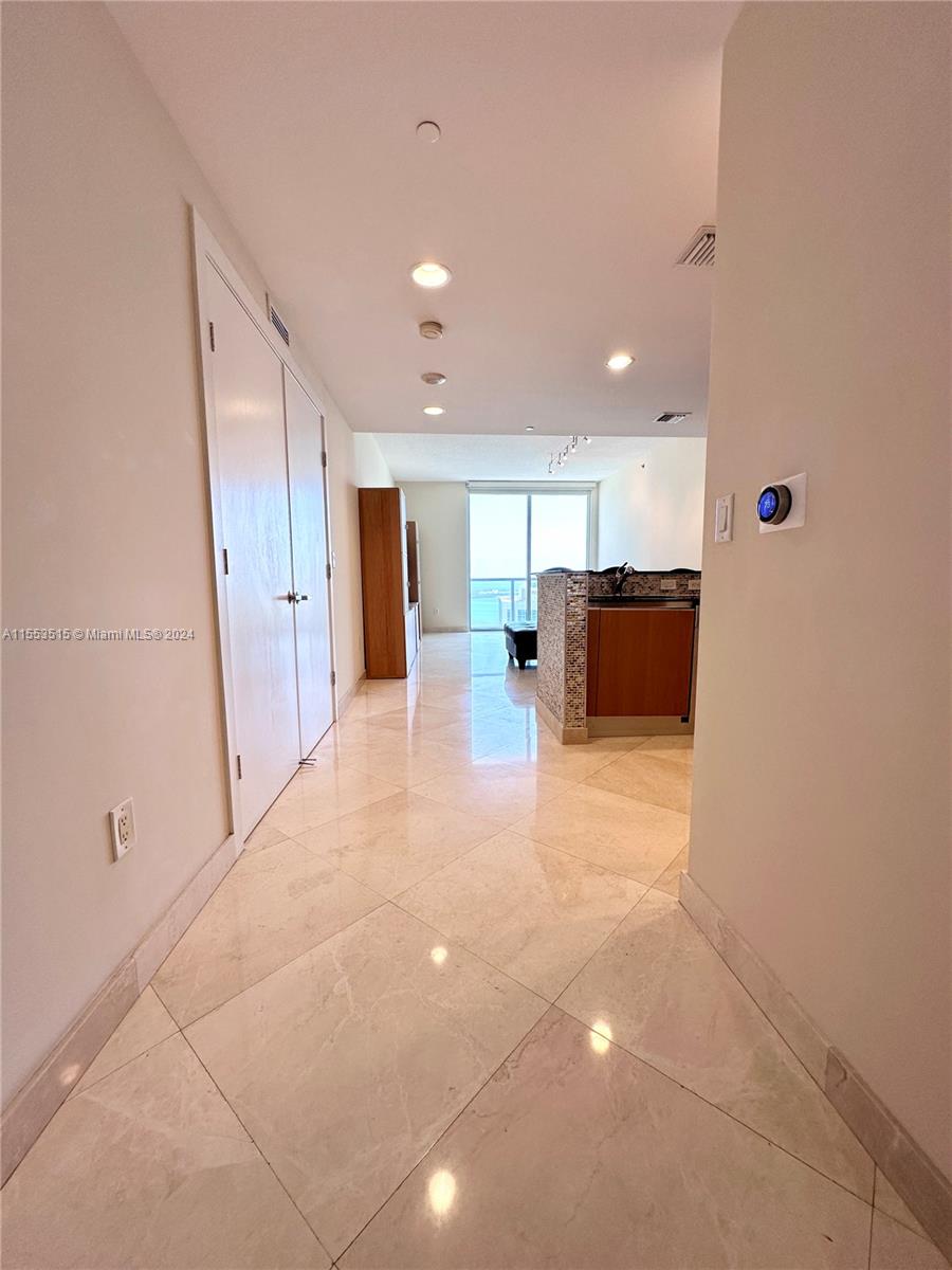 1060 Brickell Ave, Miami, Florida 33131, 2 Bedrooms Bedrooms, ,2 BathroomsBathrooms,Residential Lease,For Rent,1060 BRICKELL CONDO,Brickell Ave,A11553515
