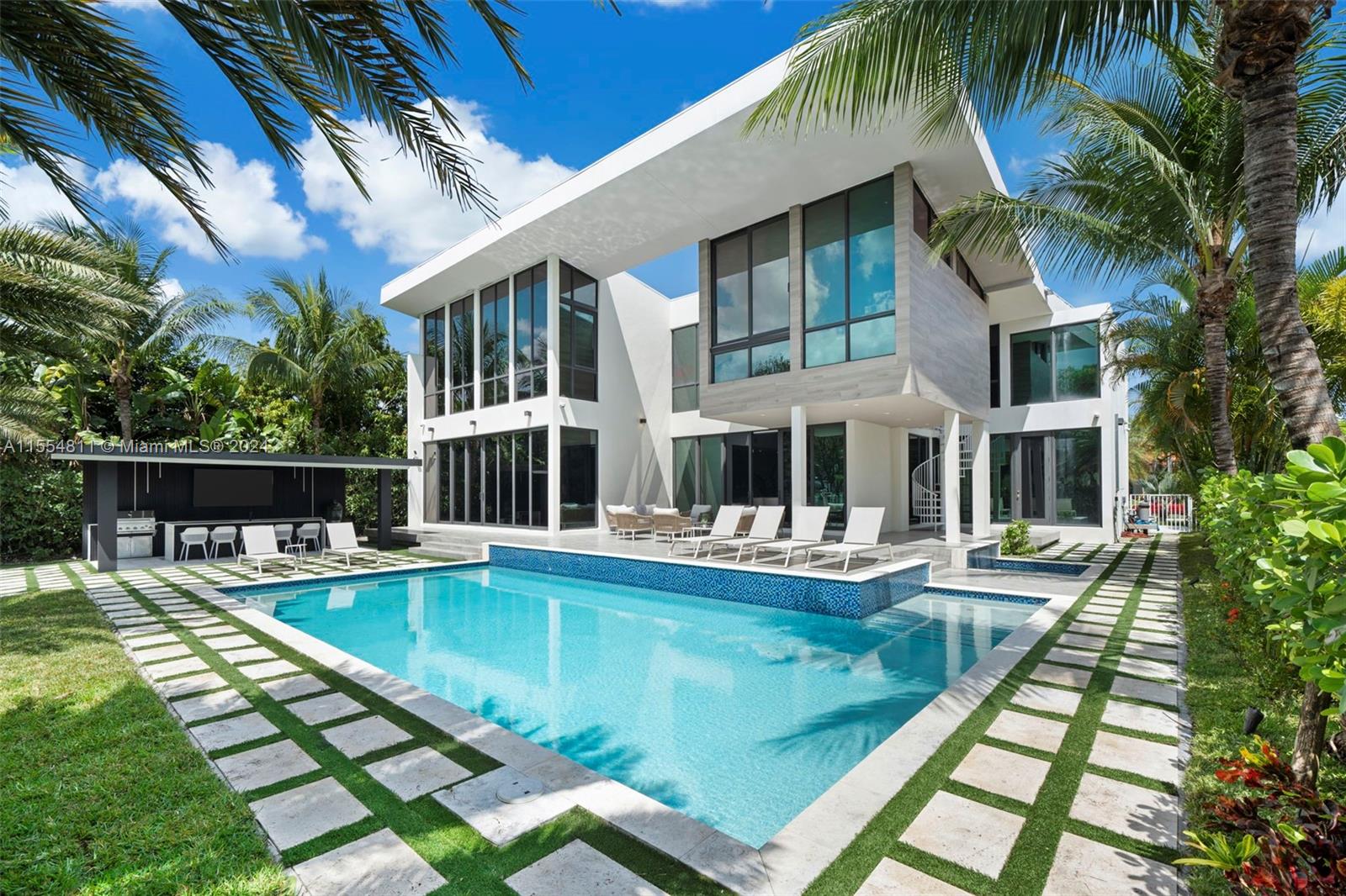 521 Holiday Dr, Hallandale Beach, Florida 33009, 7 Bedrooms Bedrooms, ,6 BathroomsBathrooms,Residential Lease,For Rent,GOLDEN ISLES ESTATES,Holiday Dr,A11554811