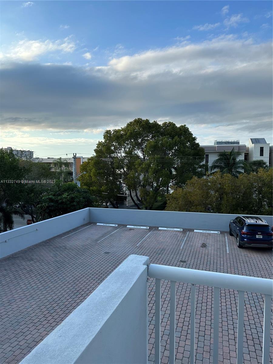 137 Golden Isles Dr, Hallandale Beach, Florida 33009, 1 Bedroom Bedrooms, ,1 BathroomBathrooms,Residential,Sold,GOLDEN SURF TOWERS,Golden Isles Dr,A11332749