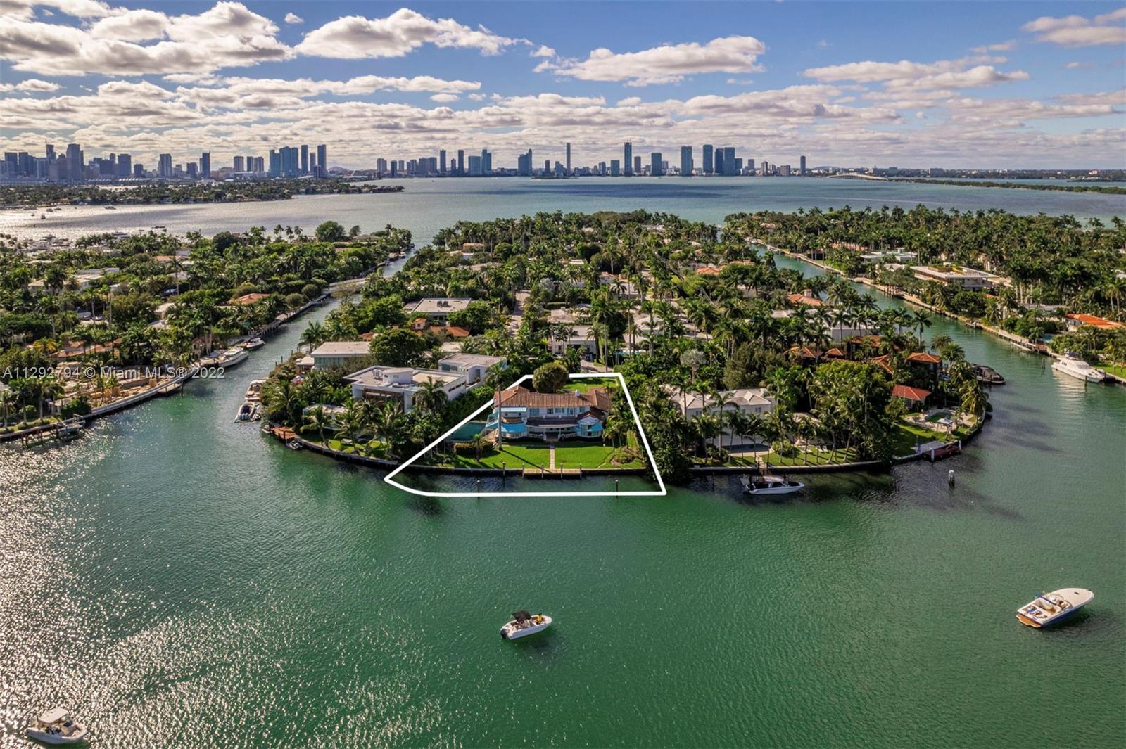 2315 Lake Ave, Miami Beach, Florida 33140, 6 Bedrooms Bedrooms, ,6 BathroomsBathrooms,Residential,Sold,SUNSET LAKE EXTENSION,Lake Ave,A11292794