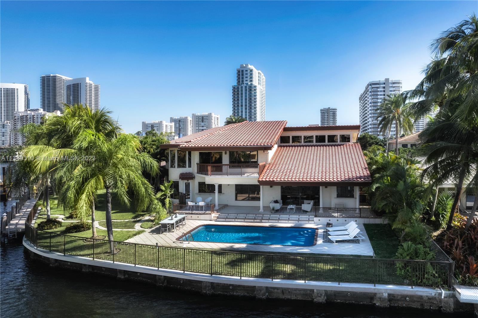 500 Palm Dr, Hallandale Beach, Florida 33009, 4 Bedrooms Bedrooms, ,4 BathroomsBathrooms,Residential,Sold,GOLDEN ISLES SEC A REV PL,Palm Dr,A11380310