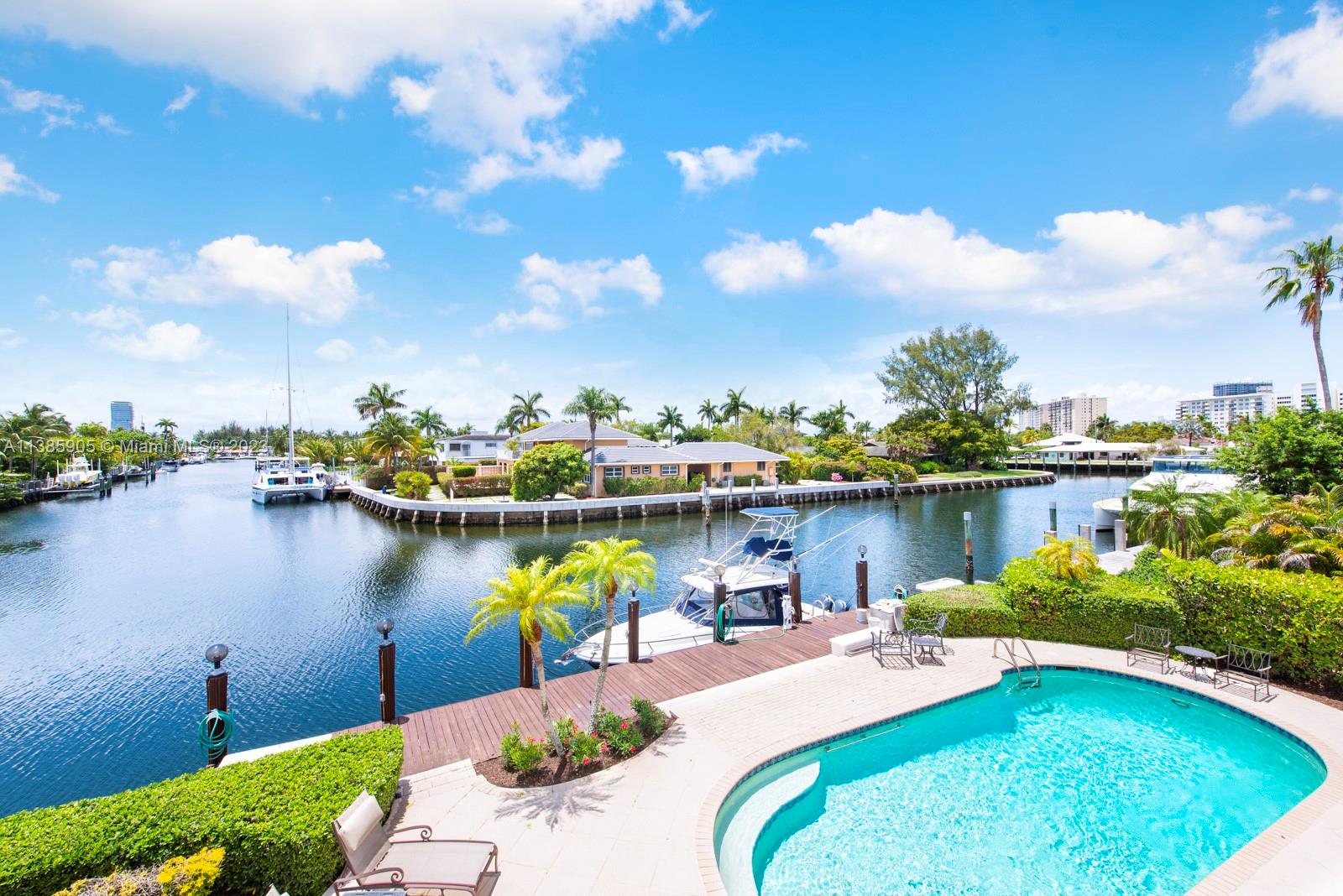 642 Oleander Dr, Hallandale Beach, Florida 33009, 3 Bedrooms Bedrooms, ,4 BathroomsBathrooms,Residential,Sold,GOLDEN ISLES SEC,Oleander Dr,A11385905